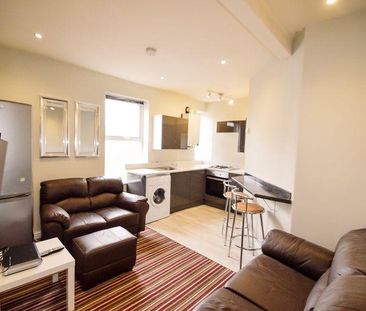 3 bedroom flat to rent - Photo 2