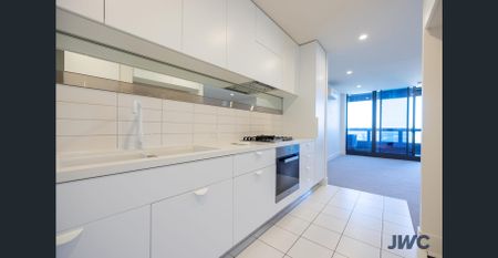 Superb Three Bedrooms Offering a Spectacular View - Photo 5