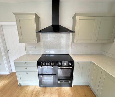 2 bedroom semi-detached house to rent - Photo 5