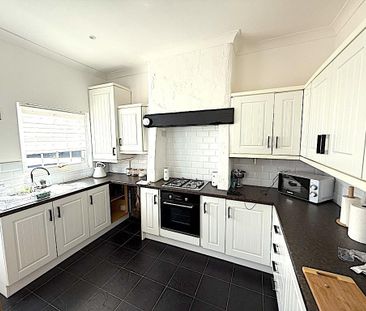 2 bedroom end of terrace house to rent - Photo 1