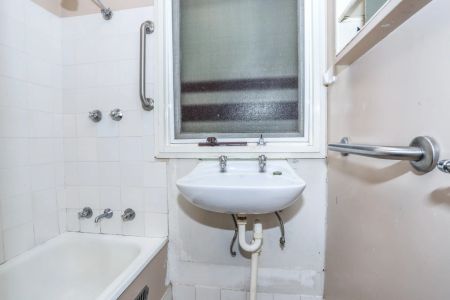 Affordable & Comfortable 3-Bedroom Home - Photo 4