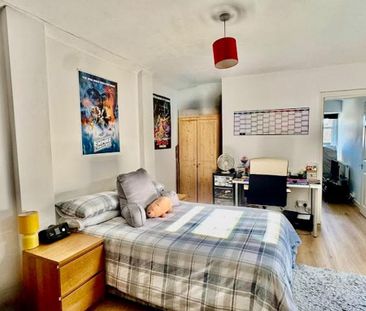 6 bedroom terraced house to rent - Photo 3