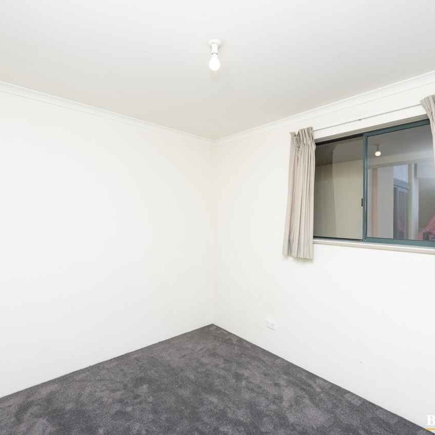 Charming Two Bedroom Apartment - Photo 1