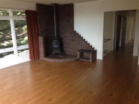 78 Ravenwood Drive,Forrest Hill - Photo 2