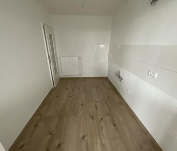 Modernisierte 3-ZKB-Balkonwohnung in der 11. Etage eines Hochhauses... - Foto 1