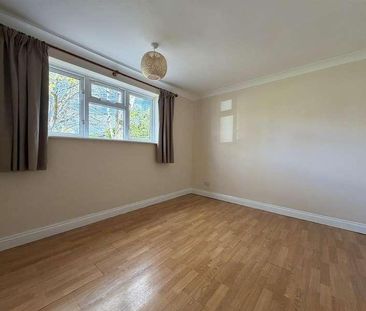 Essex Square, Salisbury, SP2 - Photo 4