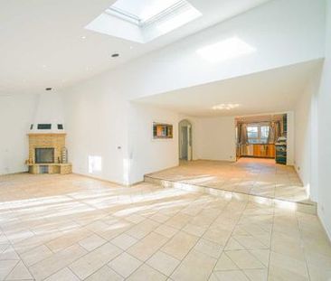 Freistehendes Einfamilienhaus mit Garten und Sonnenbalkon - Photo 1