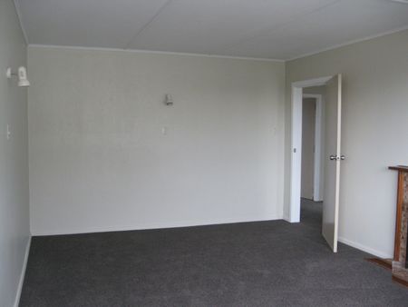 Levin - 3 Bedrooms - Photo 2