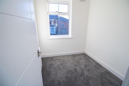 3 bedroom end of terrace house to rent - Photo 3