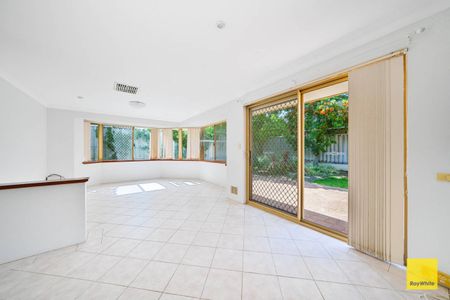 LARGE FAMILY HOME WITH STUDY! - Photo 2