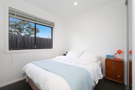 Updated 2 Bedroom Villa With Garage - Photo 5