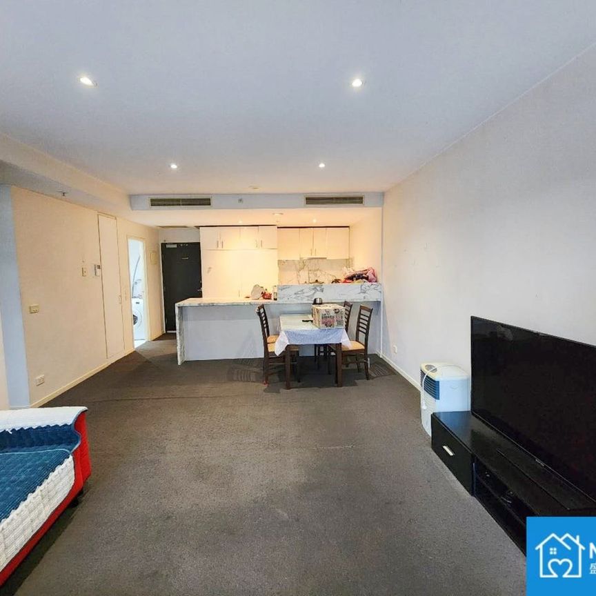 Style, Space & Premium Finishes – Fully Furnished Two-Bedroom Apartment - Photo 1