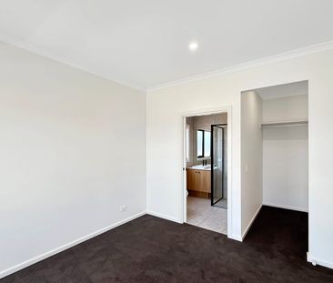 🏡 Brand New 4-Bedroom House in Eynesbury - $350pw - Photo 4
