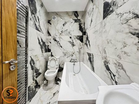 3 Bed Maisonette, North Gardens, SW19 - Photo 2