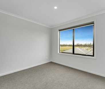 Spacious Four-Bedroom Family Home with Modern Comforts & Double Garage - Photo 3