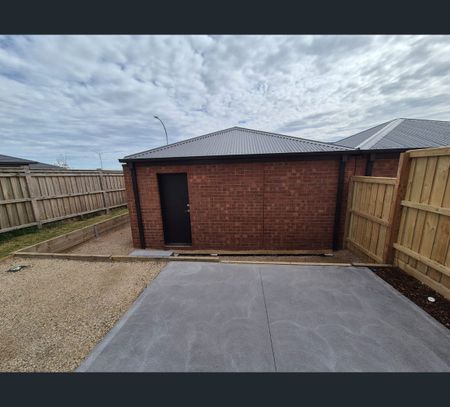 16 Radius Walk, Donnybrook, Vic 3064 - Photo 2