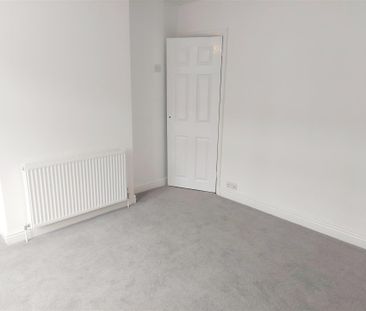 2 bedroom Semi-detached house to rent - Photo 6