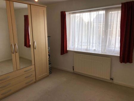 3 bedroom semi-detached house to rent - Photo 2