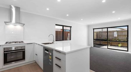 Modern Townhouse - Photo 2