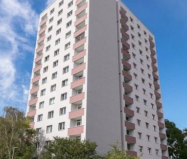 Große 3 Zimmerwohnung mit Aufzug und Balkon! - Foto 1