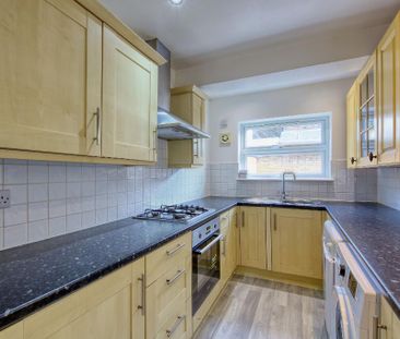 4 bedroom semi-detached house to rent - Photo 4