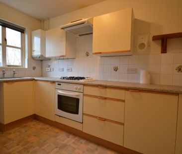 2 bedroom end of terrace house to rent - Photo 5