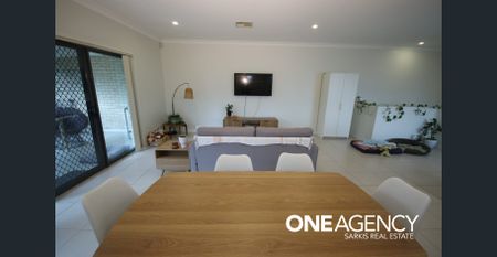 Space and comfort so close to the University of Newcastle - Photo 3