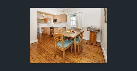 Spacious Family Home Backing Directly Onto Nagle Park - Photo 2