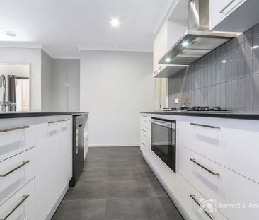 SPACIOUS FAMILY LIVING WITH DOUBLE GARAGE + SHED - Photo 6