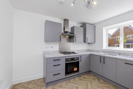 4 bedroom semi-detached house to rent - Photo 2