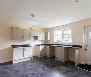 2 bedroom semi-detached bungalow to rent - Photo 3