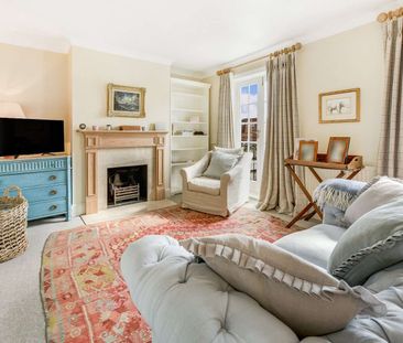 SHORT LET ONLY - A spacious, modern semi-detached townhouse situate... - Photo 2