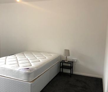 1 bedroom in a house share to rent - Photo 2