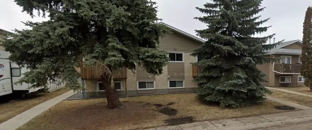 Townhouse for rent at 36 Cameron Crescent — D - Photo 1