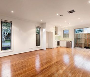 129 Martins Lane, Viewbank VIC 3084 - Photo 2