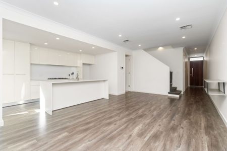 Modern Family Home in Parkside - Photo 2