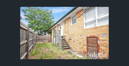 Charming 3-Bedroom Home in a Prime Bayside Location - Photo 2