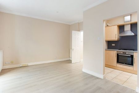 1 Bed Flat, Kingswater Place, SW11 - Photo 2