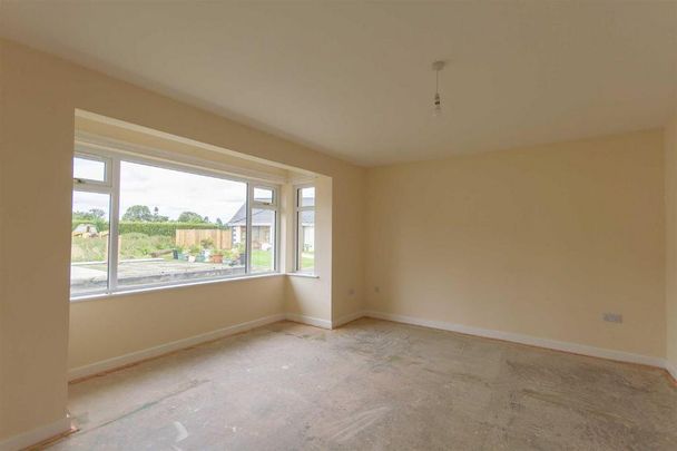 2 bedroom semi-detached bungalow to rent - Photo 1