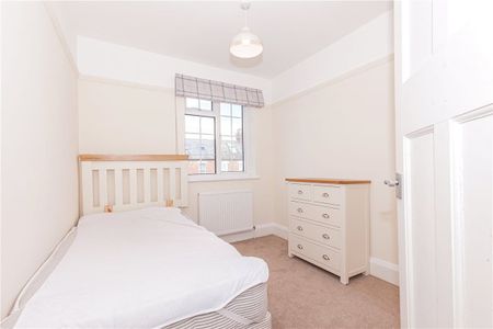 **Electricity included in rent** Three bedroom unfurnished house in desirable North Oxford side Road. - Photo 5