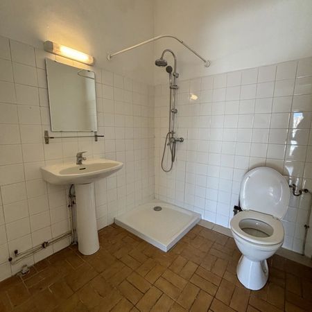 Location Appartement 1 pièce 30m² NIMES 30000 - Photo 3