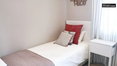 Stunning 2-bedroom apartment with terrace for rent near Metro in Ciudad Lineal - Foto 3