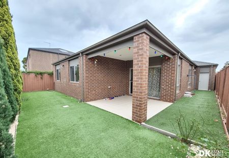 15 Anglers Ave, Point Cook, VIC 3030 (Residential)FAMILY ENTERTAINER! - Photo 2