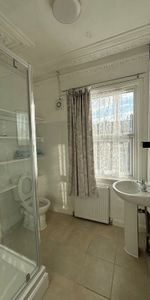 Studio Flat, Buckingham Road, NW10 - Photo 4