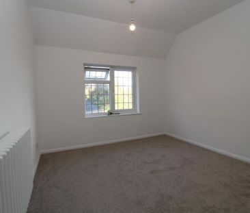 3 bedroom end of terrace house to rent - Photo 3