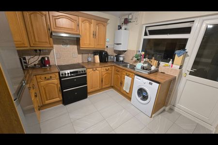 Room in a Shared House, Atkinson Road, E16 - Photo 4