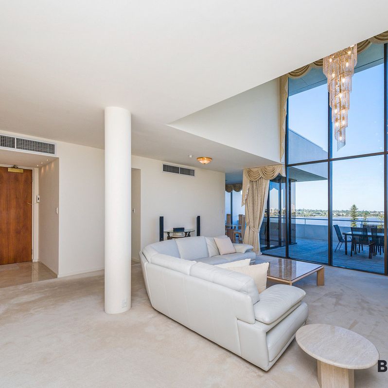 Luxury Four-Bedroom Riverfront Apartment - Fully Furnished - Photo 1