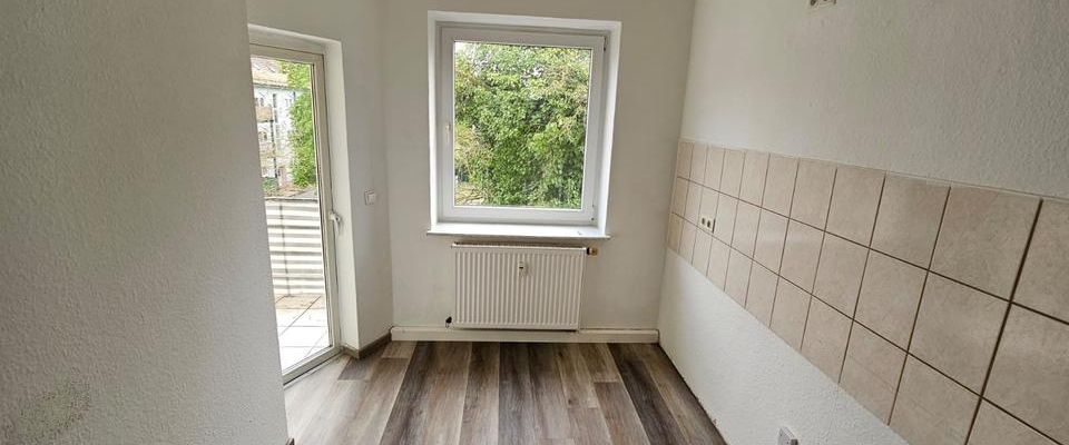 3-Raumwohnung mit Balkon in Köthen *Krankenhausnähe* - Foto 1