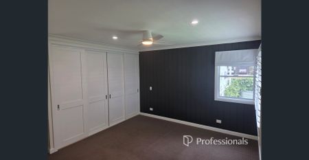 STYLISH LIVING IN A PRIME LOCATION! - Photo 4