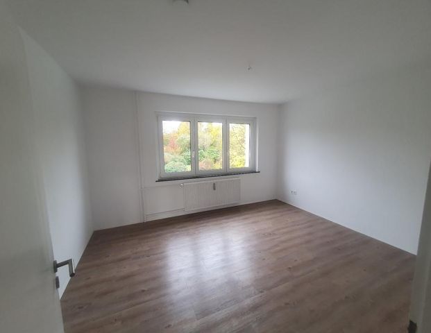 Top modernisierte Wohnung im 1. OG, Sackgasse, Süd- Balkon - Photo 1